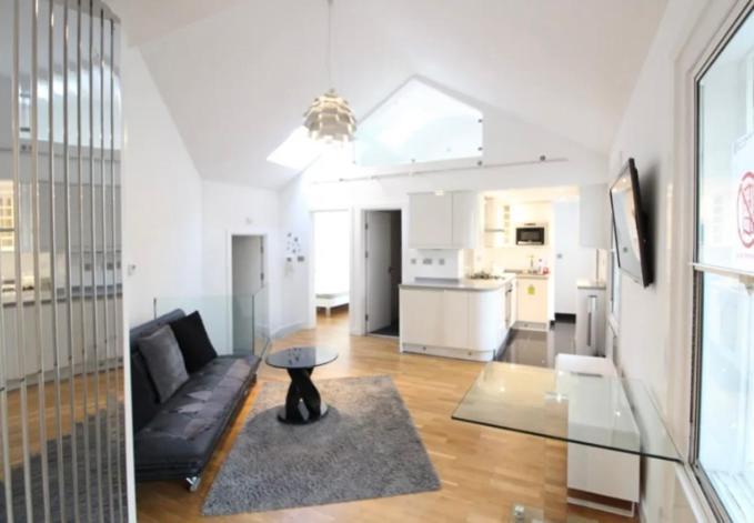Appartamento Beautiful 1 Bedroom Penthouse Flat Londra
